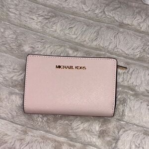 BRAND NEW Michael Kors Light Pink Wallet with Gold Logo